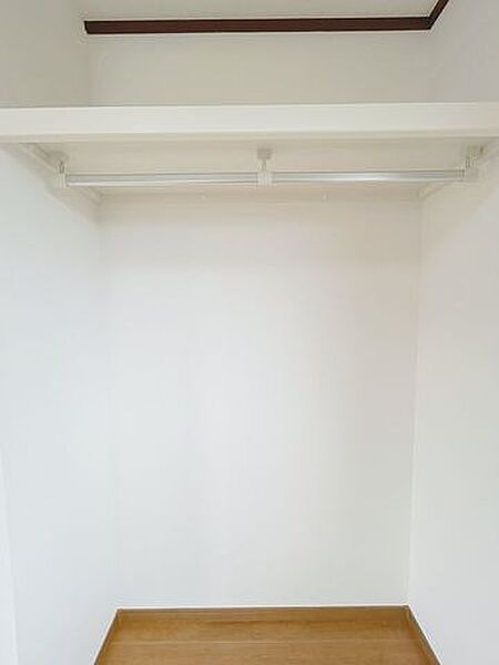 2階洋室6帖収納