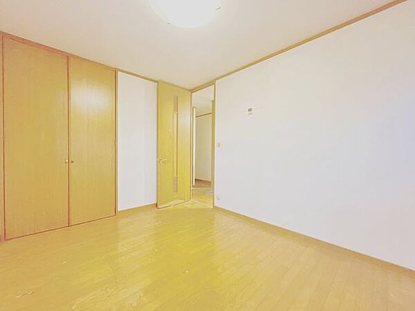 リフォーム済/2階南西側洋室/6帖　建具交換を行いました。