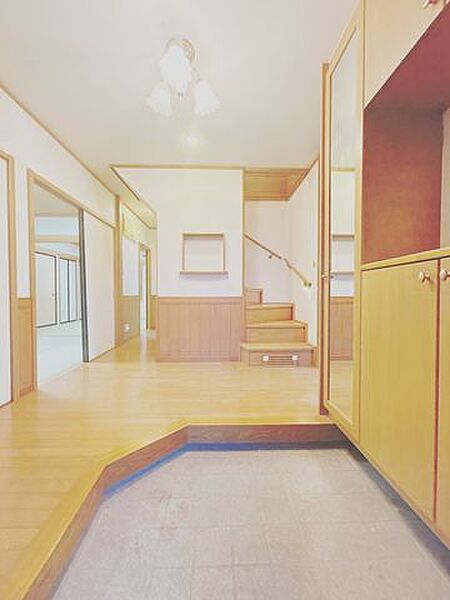 玄関内部になります。