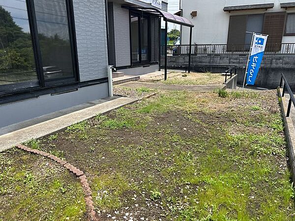 リフォーム済/庭　南側で日当たり良好なお庭では家庭菜園も楽しめます。