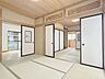 室内：リフォーム済/1階西側和室/6帖　和室は畳の表替え、天井・壁のクロスの塗装を行い、照明交換も行っております。