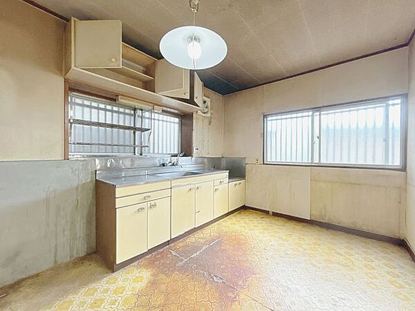 リフォーム中/1階東側DK/7帖　15帖のLDKに拡張予定。フローリング重張、壁天井クロス張替、建具交換を行う予定です。