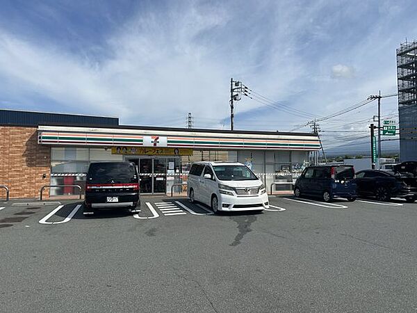 【コンビニ】セブンイレブン新東名新富士インター店まで約600ｍ（徒歩約9分、車約2分） 590m