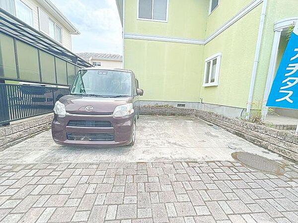 駐車並列2台可能です。