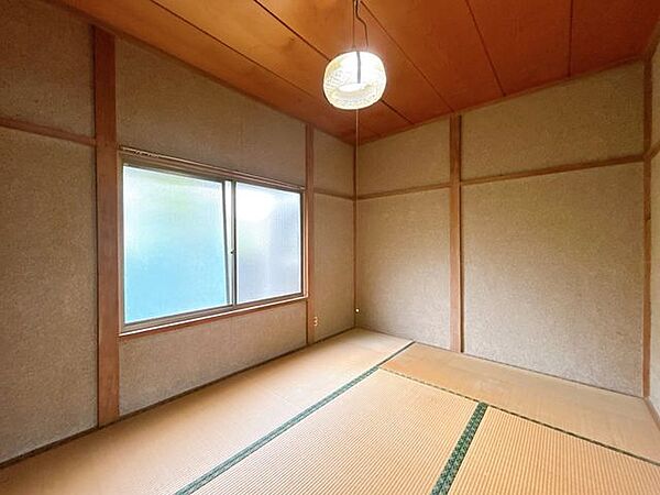 北東側6帖和室