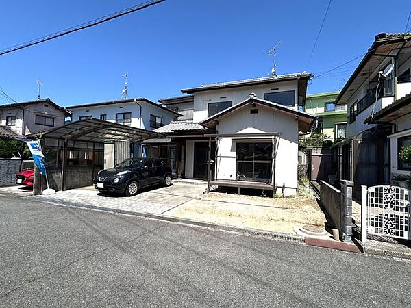 【外観】駐車スペースを拡張しました。