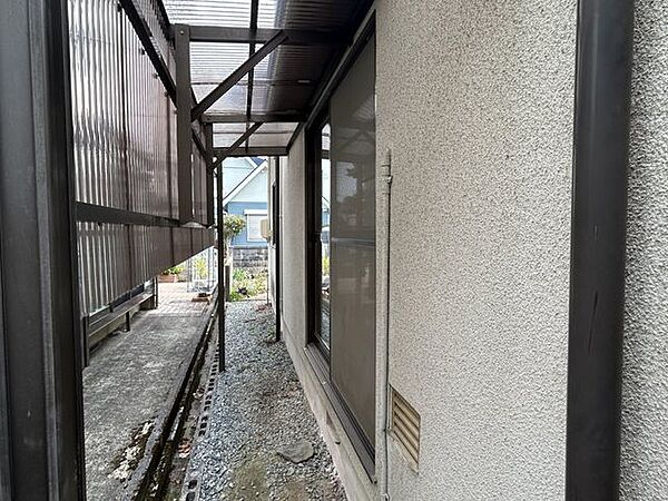 【外観】波板が目隠しの役割になっています。