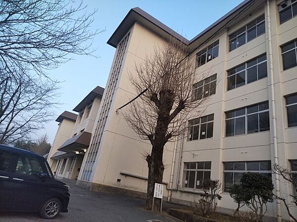 高屋西小学校まで約2200ｍ
