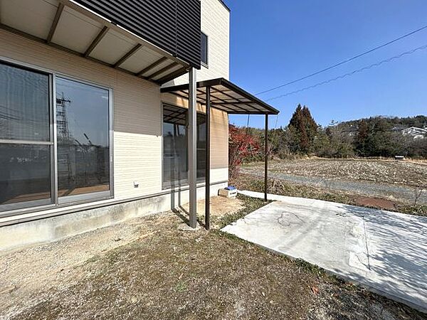 【庭】南側にお庭がついています。晴れた日には、ご家族でBBQを楽しむことができそうですね。