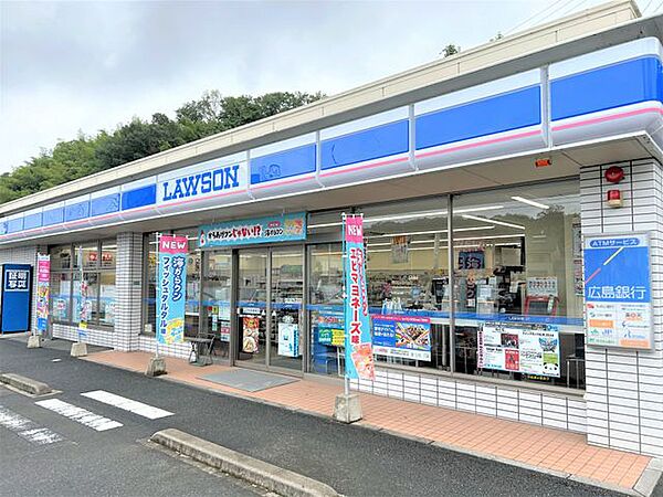 【コンビニ】ローソン呉焼山北一丁目店まで約1750ｍ（徒歩22分）
