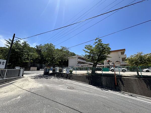 昭和中学校 徒歩25分。 2000m