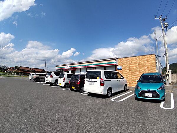 【コンビニ】セブンイレブン東広島西条大沢店徒歩10分。 760m