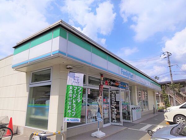 ファミリーマート三原中之町店 徒歩19分。 1450m