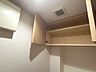 収納：【収納】トイレ収納になります。扉も付いているので嬉しいですね。