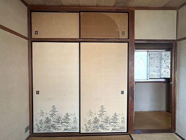 【2階和室収納】