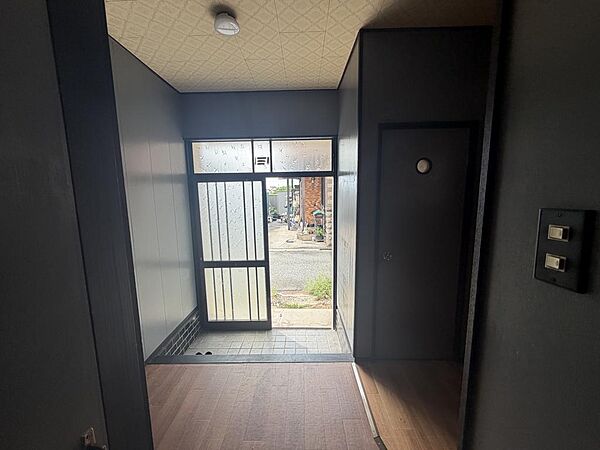 玄関を拡大表示