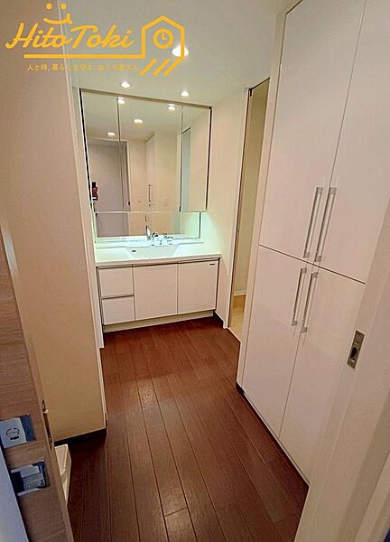 収納豊富な洗面台♪水回りも綺麗に片付きます。