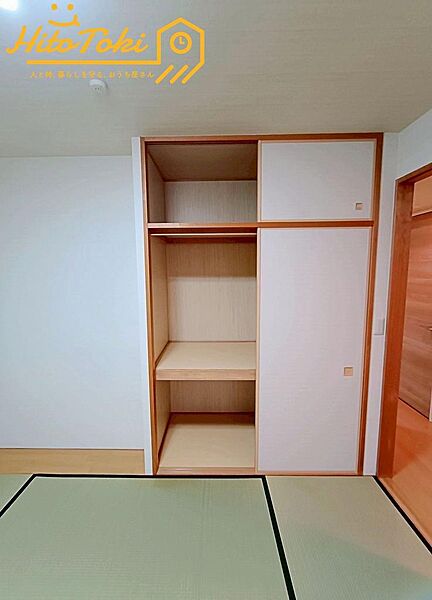 押入もついて収納も可能です。