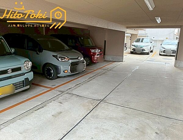 現在敷地内駐車場空きなし、近隣駐車場空き有り（R8年6月現在）