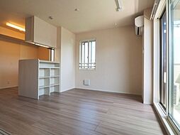 東急東横線 新丸子駅 徒歩10分の賃貸アパート 3階1LDKのリビング/ダイニング