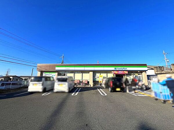 ファミリーマート 枚方津田北町店 250m