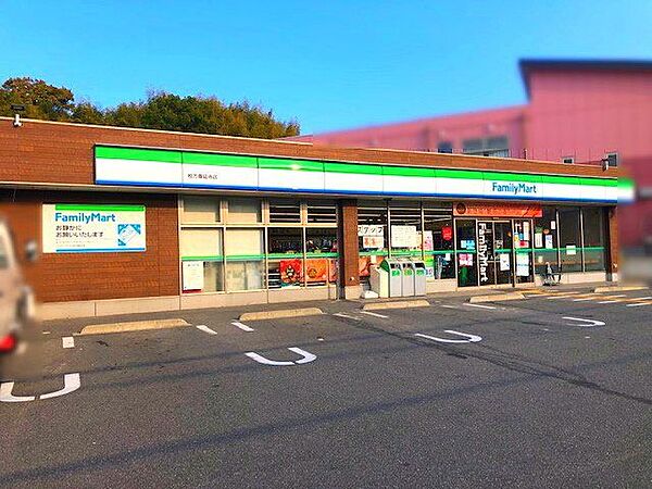 ファミリーマート枚方尊延寺店 750m