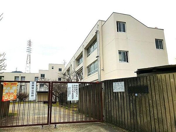 交野市立倉治小学校 900m