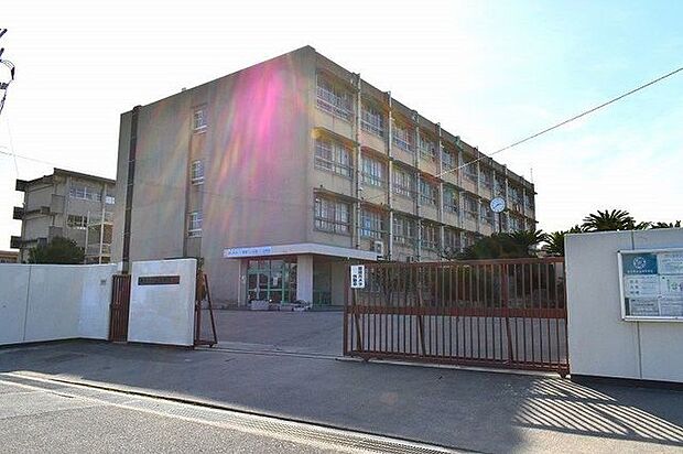 枚方市立山田中学校 850m