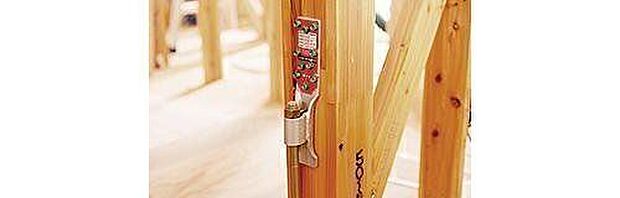 構造部材の接合部強化の為、必要部品に性能認定金物を使用し、耐震性を高める工夫をしています。