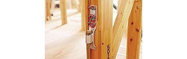 構造部材の接合部強化の為、必要部品に性能認定金物を使用し、耐震性を高める工夫をしています。