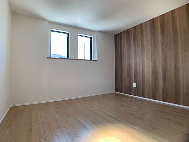 【洋室7.1帖】　やわらかな光が差し込む、明るいお部屋です。