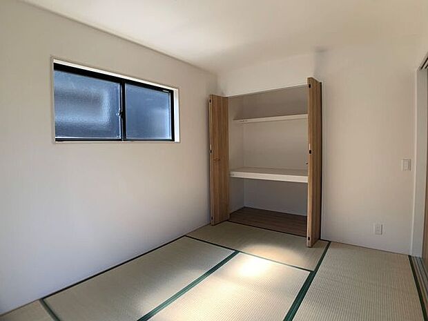 【和室6帖】　畳の香りが心地よい、ゆったりくつろげる空間です。