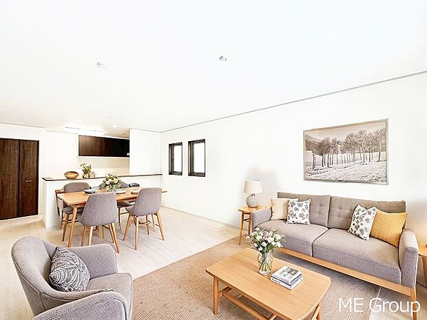 ◆2号棟◆〜Living〜 家族の食事や団らんのほか、子どもを遊ばせたり、友人を招いたりするLDKは住まいの中心。長時間過ごす場所だから、その空間は住まい全体の居心地を左右します。 ※家具はCGです