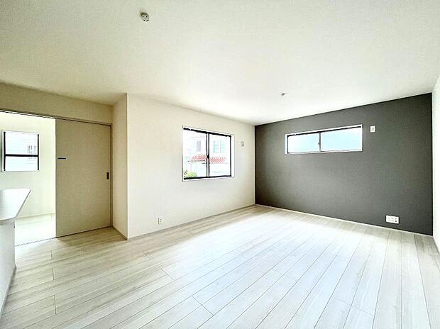 〜Living〜  豊かな陽光がこの場所を照らしだす。  光溢れるこの空間はみんなの笑顔が集う場所、時を忘れ、つきることのないたわいもない会話を楽しむ時間、たくさんの思いが綴られる場所。