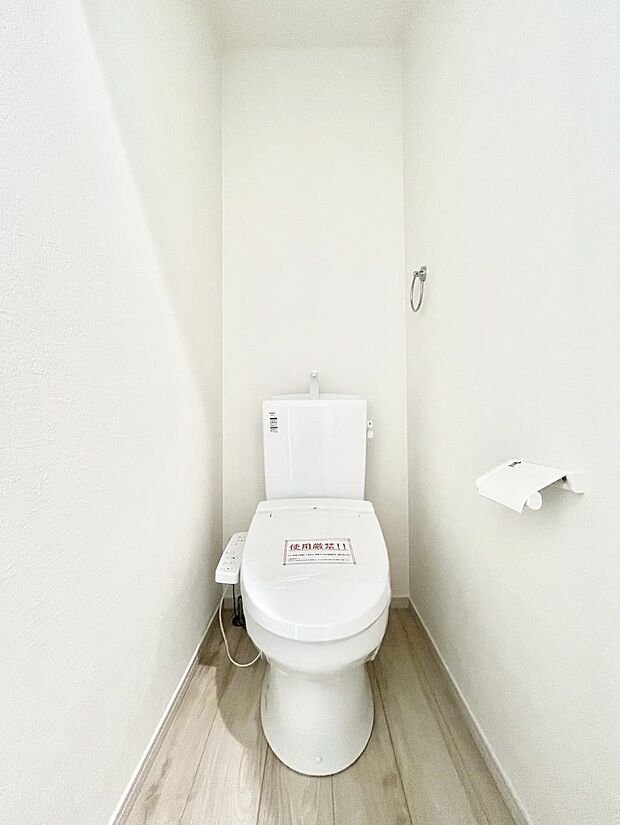 ◆1号棟◆〜Toilet〜　清潔感のある水回り♪トイレはウォシュレット付きです◎トイレは毎日使わざるを得ないもの。いつも清潔を保ちたいですね。トイレが2ヶ所あるので朝の混雑時に便利です！