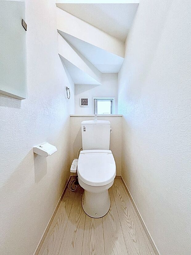 〜Toilet〜　綺麗・スッキリ・快適なウォシュレット付トイレでくつろげる空間です。トイレは毎日使わざるを得ないもの。いつも清潔を保ちたいですね。トイレが2ヶ所あるので朝の混雑時に便利です！