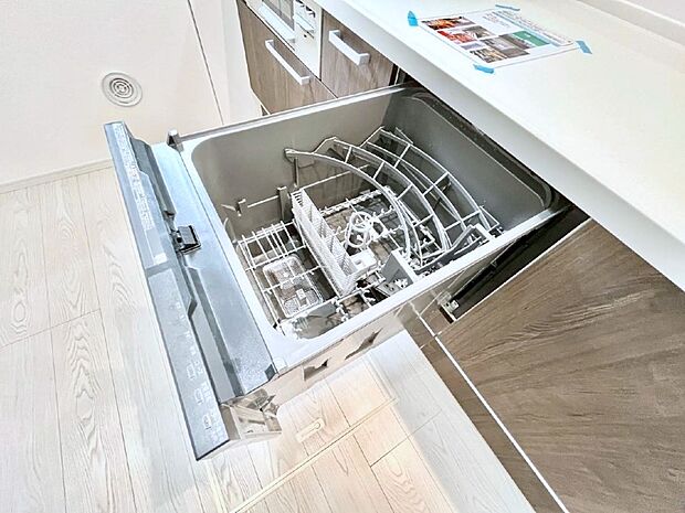 面倒なお片づけは食洗機にお任せ！家事の負担が減って、時間にも気持ちにもゆとりができます。