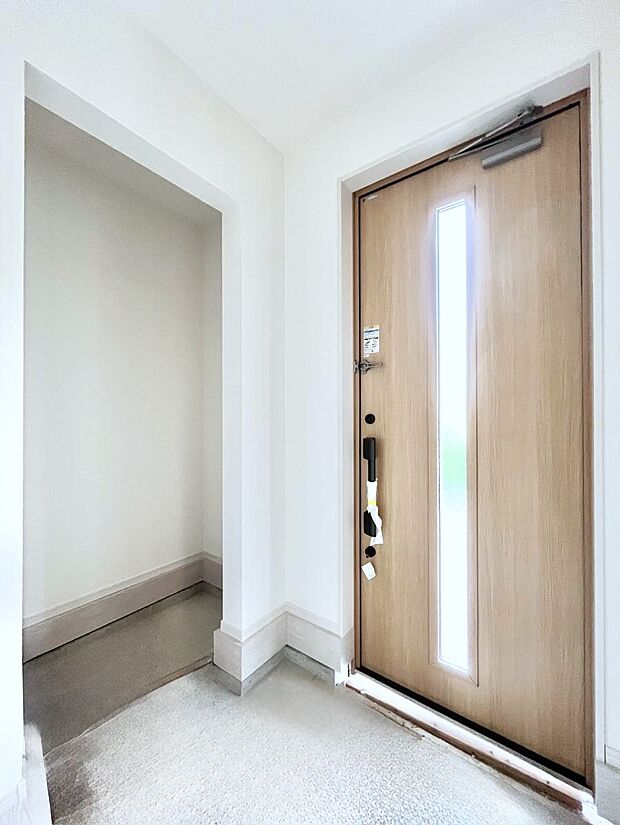 ◆2号棟◆〜Entrance〜 家の中でお客様を迎える最初の場所である玄関は、家の印象そのものです!豊富な玄関収納で、常に綺麗に保つことが出来ます♪玄関にはたっぷり収納の下駄箱を完備!