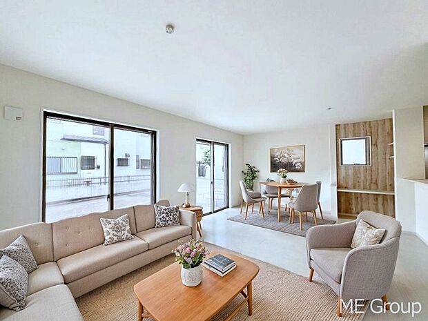 ◆2号棟◆〜Living〜 家族の食事や団らんのほか、子どもを遊ばせたり、友人を招いたりするLDKは住まいの中心。長時間過ごす場所だから、その空間は住まい全体の居心地を左右します。 ※家具はCGです