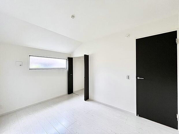 ◆2号棟◆〜Bed Room〜 子供部屋はお子様にとって大変重な役割があります。子供一人で過ごす空間を与えることで、宿題や勉強時間も自然と増えまた自ら部屋の片付けや掃除なども促すことに繋がります。