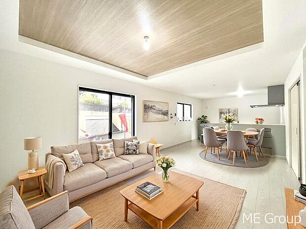 〜Living〜 家族の会話や笑顔が行き交うリビングです。子供が走ってる姿を見ながら、大きなソファやダイニングテーブルでゆったり食事をしたりくつろぎたい♪そんな夢が叶えられる空間です!※家具はCGです