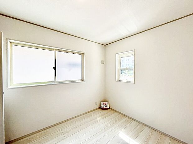 2面採光で気持ちよく自然光が取り入れられるのでお子様のお部屋にもピッタリ