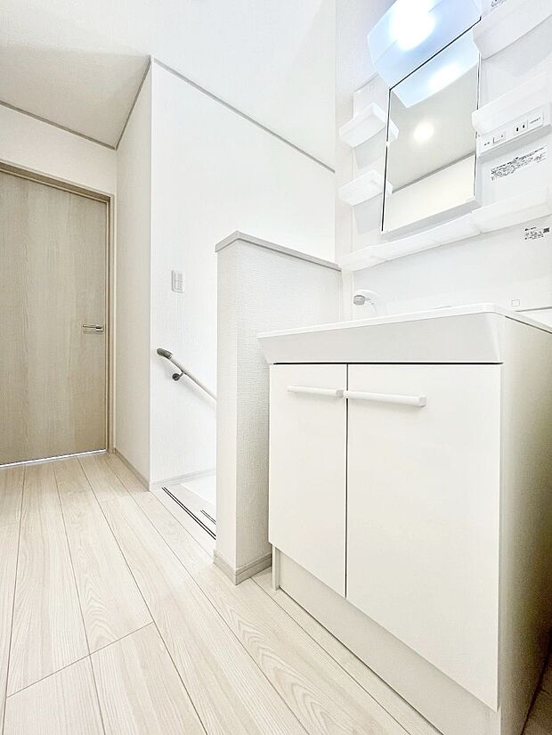 2階にセカンド洗面台を設けました。こまめに手洗いが可能です。