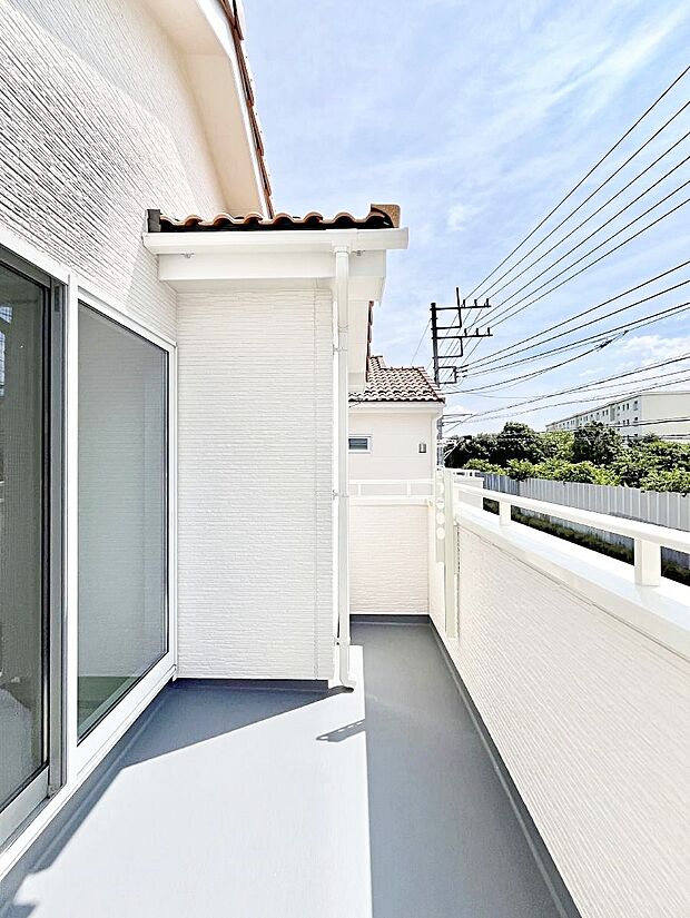 ゆったりバルコニーだから沢山お洗濯ものを干せます。