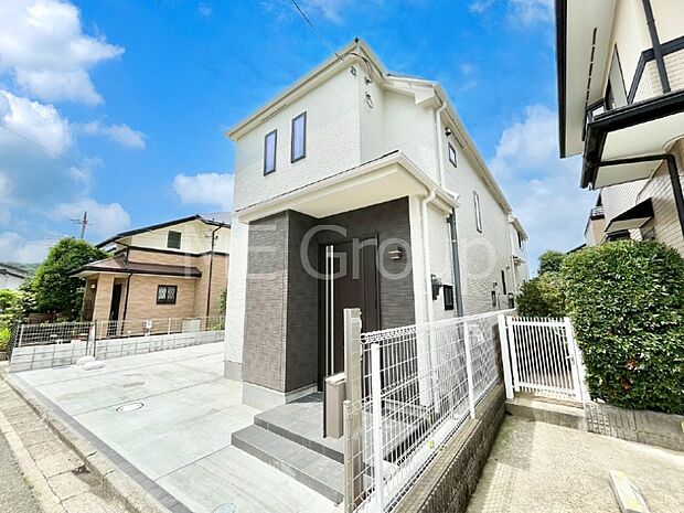 ◆2号棟◆〜Exterior〜 一戸建ての大きなメリットは、自分達の「土地」を「自由に」使える事です。 ガーデニングやDIY,車やバイクの趣味など様々な用途で利用できます。