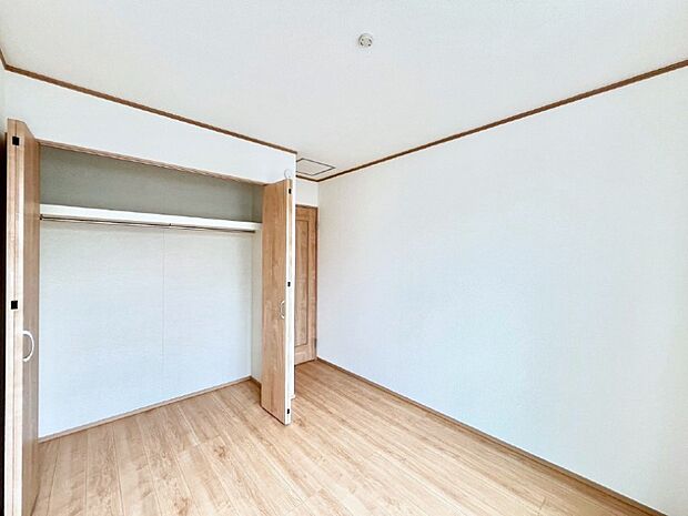 ◆2号棟◆〜Bed Room〜 マンションと違い部屋数が多いのが戸建てのメリットです。ご家族が増えたことで手狭に感じていた住まいも戸建てでは各居室プライバシーを保つことができます。※CG加工後