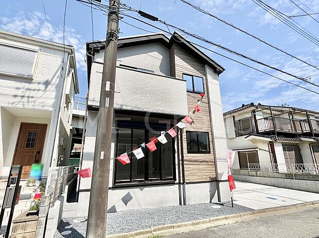 〜Exterior〜 一戸建ての大きなメリットは、自分達の「土地」を「自由に」使える事です。 ガーデニングやDIY,車やバイクの趣味など様々な用途で利用できます。