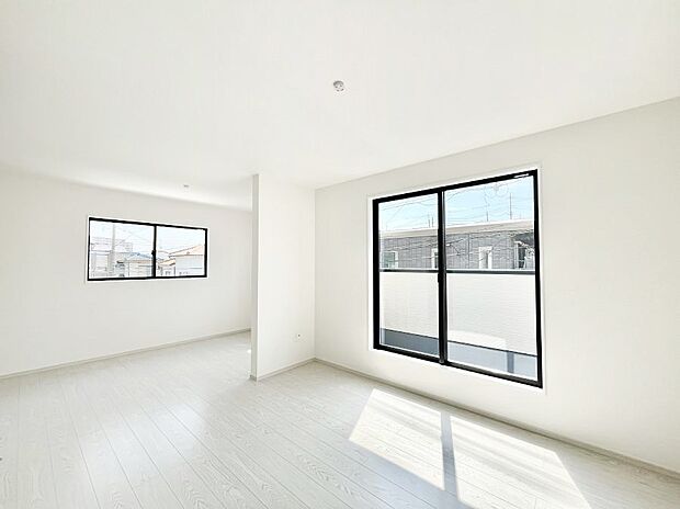 〜Bed Room〜　お子様の成長に合わせて住まいのレイアウトも変わります。思春期のプライバシーを重視したり、成長に合わせて机やベットを配置したり。将来を見越しての住まい選びも大切です。