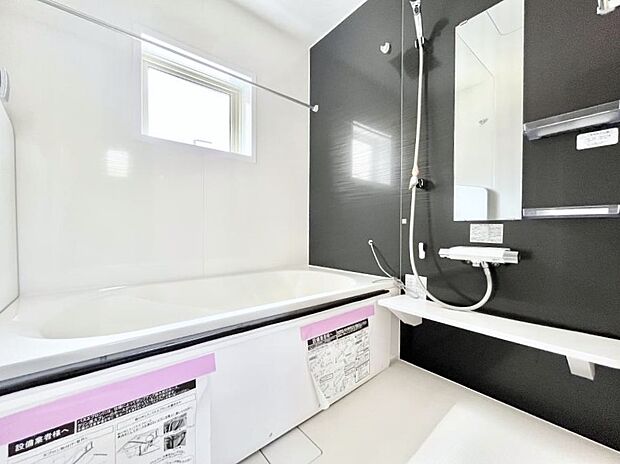 ◆1号棟◆〜Bath Room〜  広々とした雰囲気の良いバスルーム。  お子様と一緒にお風呂に入る楽しみ、思い出の一ページが刻まれる大切な瞬間。  日々の疲れをリフレッシュできそうです。