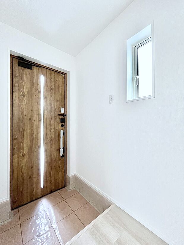 明るい玄関はお客様をお出迎えするのにぴったりです！   